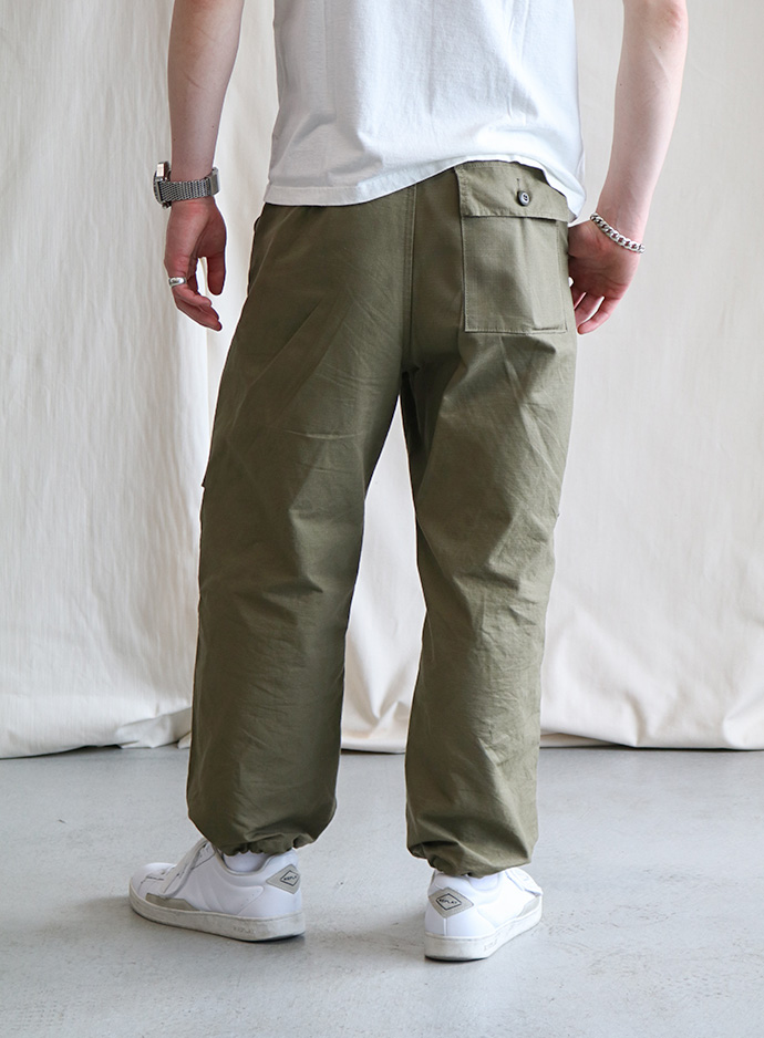 JAPAN BLUE JEANS J286071 NON CARGO PANTS　バックスタイル