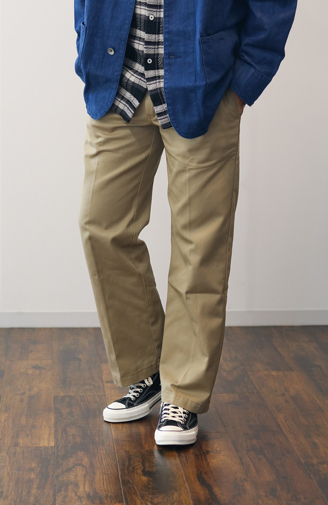 JAPAN BLUE JEANS THE WORK PANTS ベージュ 着用画像