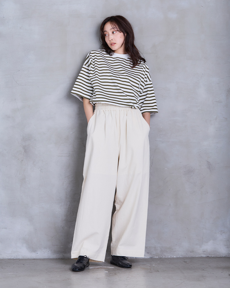 COMFYシリーズホワイトパンツコーディネート
